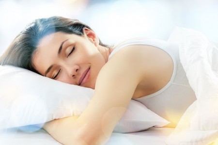 8 phút tập yoga trên giường giúp ngủ ngon