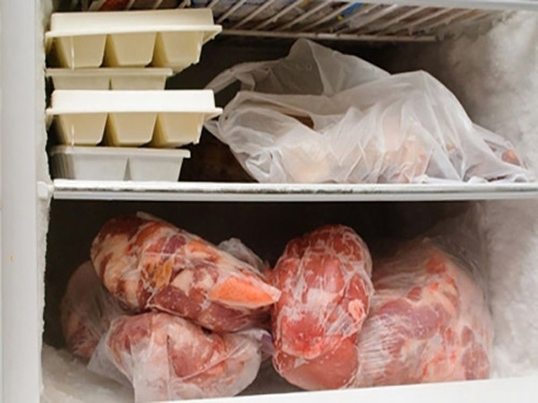 thịt cất trong tủ lạnh
