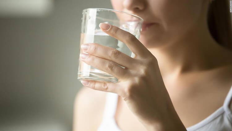 7 dấu hiệu cảnh báo cơ thể bạn đang bị thiếu nước
